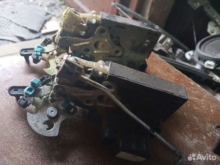 Замок двери передний задний Шевроле Лачетти