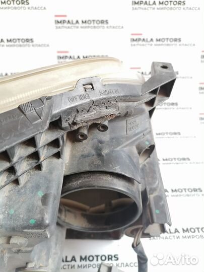 Фара левая Toyota Avensis