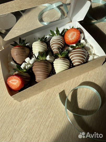 Съедобные букеты из клубники