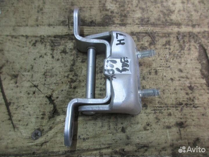 Петля двери задней левой верхняя Nissan Almera (G1