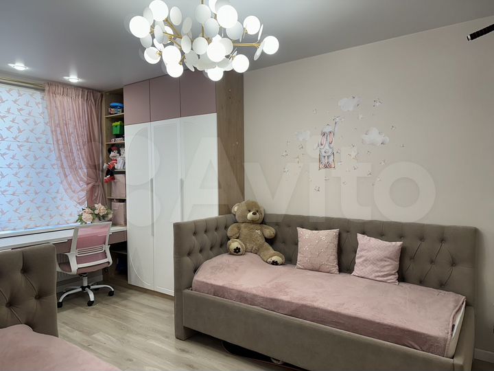 2-к. квартира, 73 м², 1/9 эт.