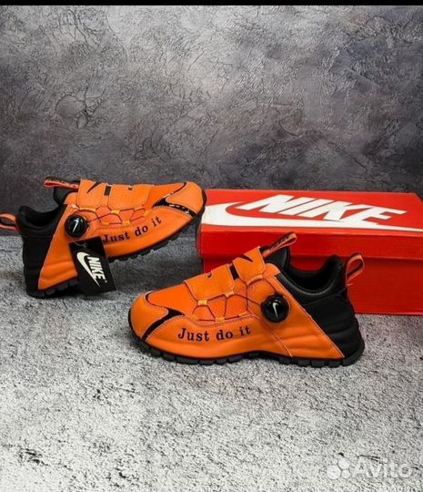 Кроссовки женские оранжевые