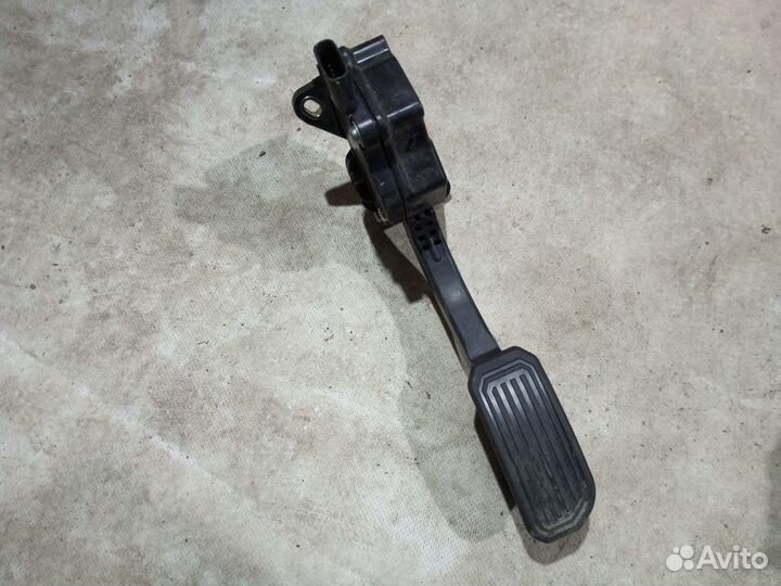 Педаль газа Toyota Corolla 150 2006-13 левый руль