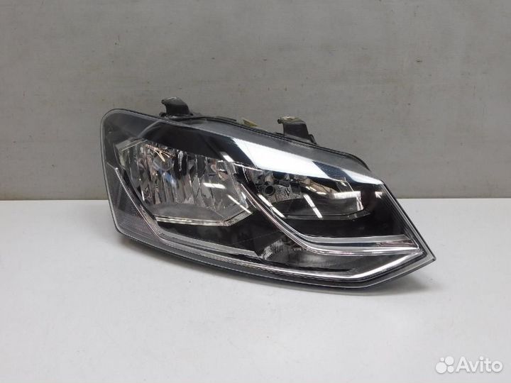 Фара правая Volkswagen Polo
