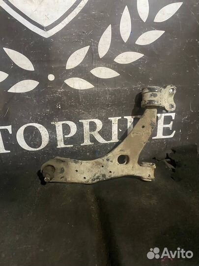 Передний правый рычаг Mazda 3 bk