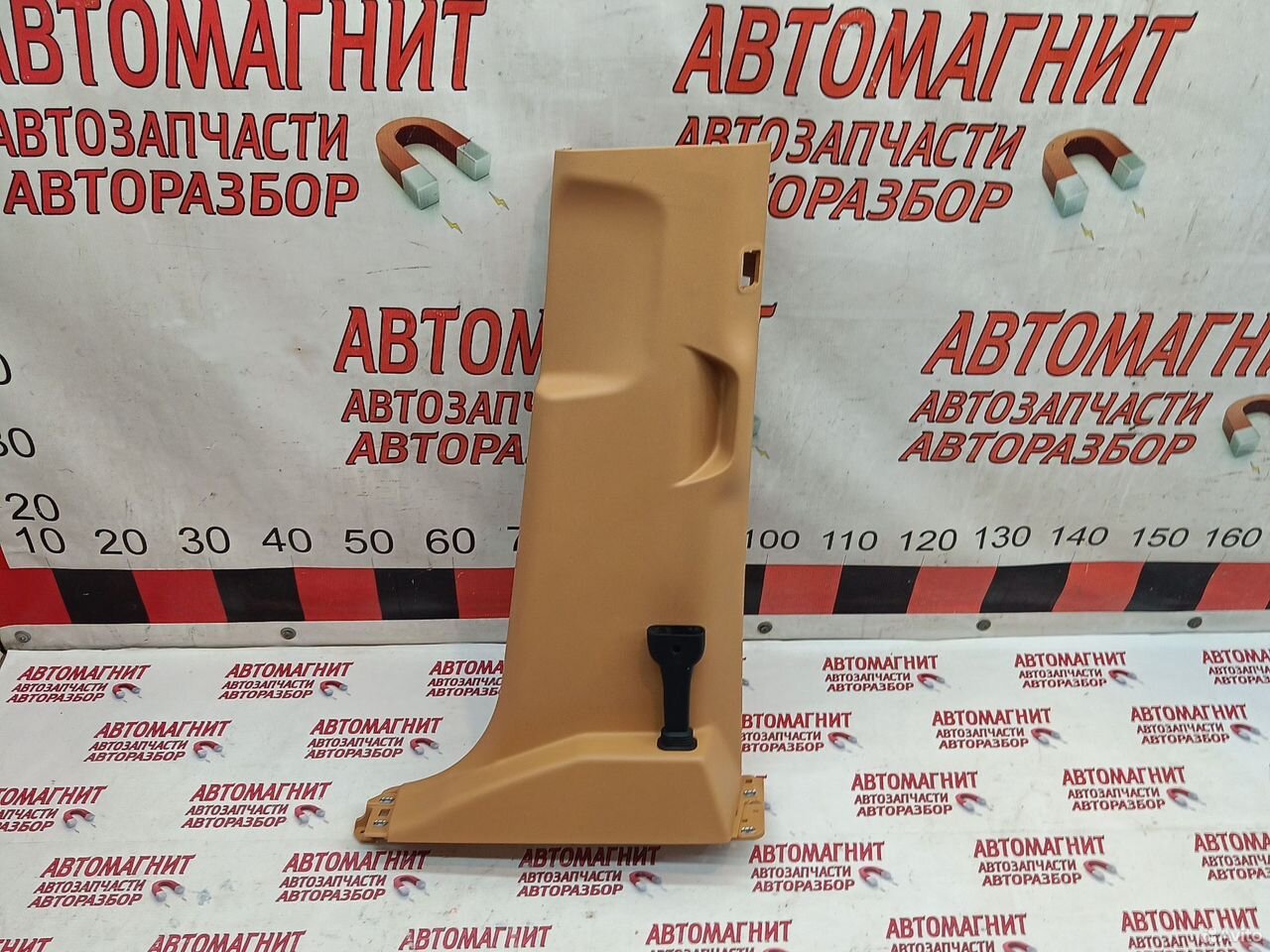 Обшивка центральной стойки правая Voyah Dream