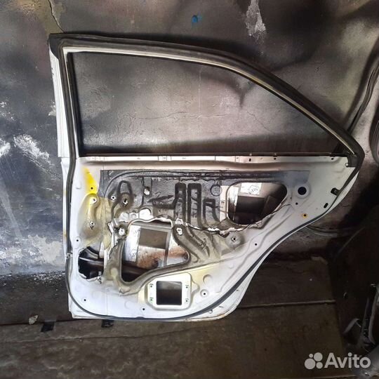 Дверь задняя R toyota camry 40