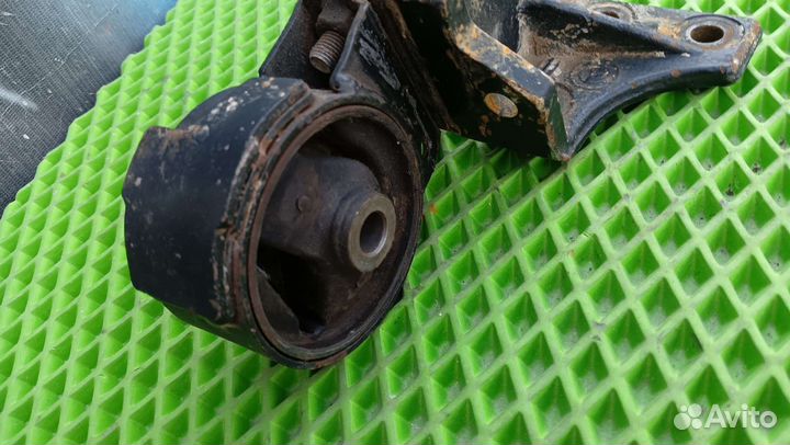 Подушка левая МКПП geely GC6