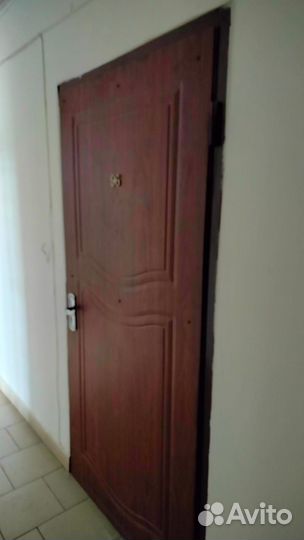 Дверь входная металлическая б/у