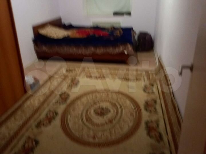 Комната 60 м² в 3-к., 1/3 эт.