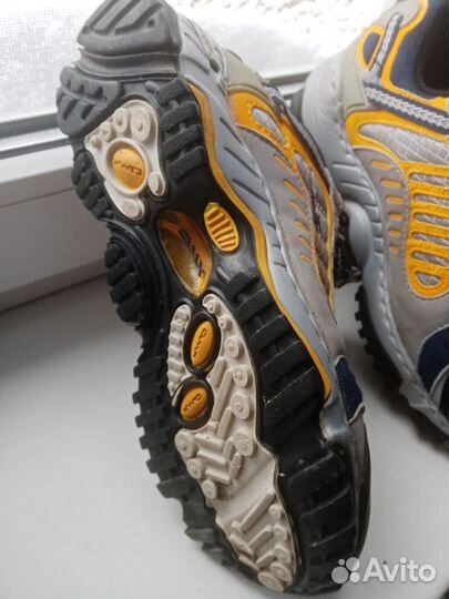 Кроссовки 38