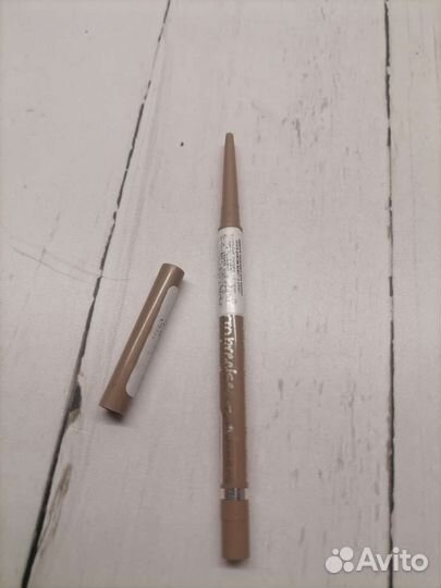 Карандаш ультратонким грифилем 04 darc bl essence