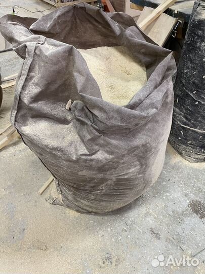 Опилки в мешках