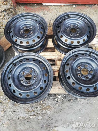Штампованные диски r16 5x114,3 на Тойота corolla