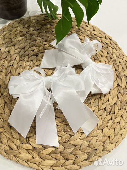 Банты белые для волос на резинке девочке