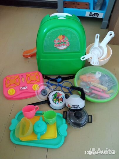 Игрушки. Набор детской посуды, кейс с магазином
