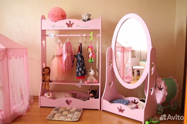 Напольная вешалка для маленьких модниц