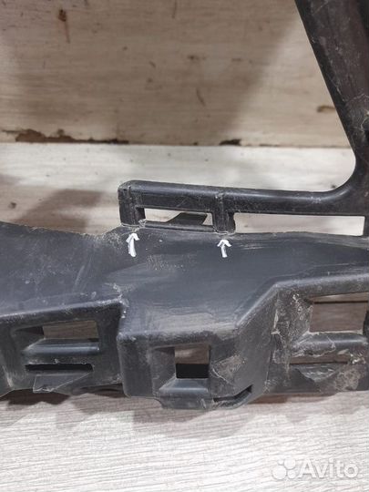 Кронштейн переднего бампера левый Mercedes C Class