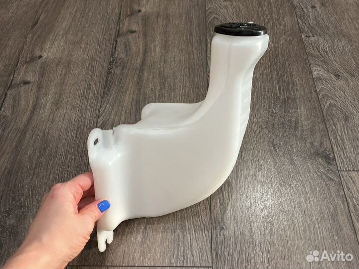 Бочок омывателя стекла Tayota Rav 4