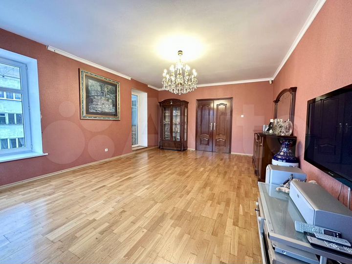 4-к. квартира, 137 м², 4/4 эт.