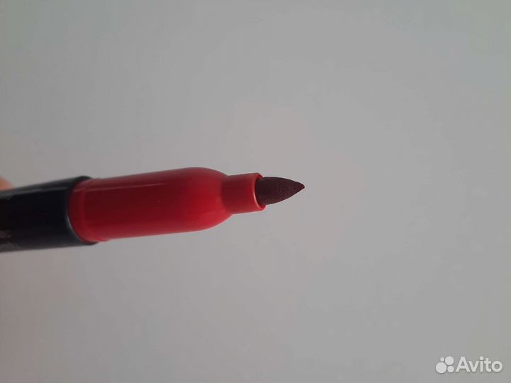 Перманентный маркер красный