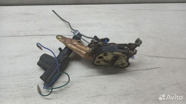 Замок двери передней левой Opel Omega B