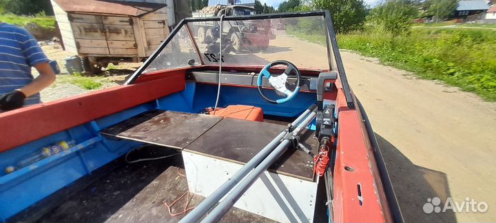Лодка крым с мотором