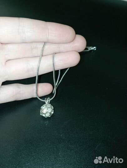 Круглый кулон с цепочкой из страз