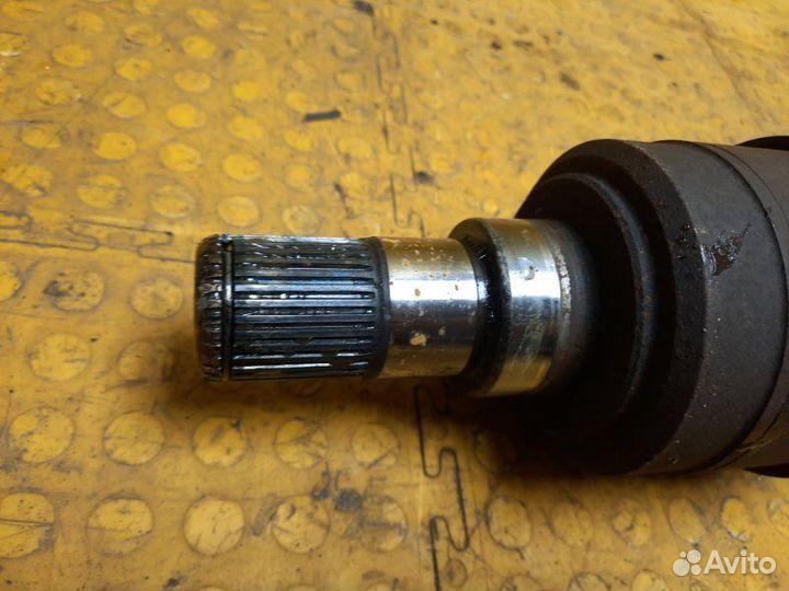 Б/У Вал приводной (Полуось) В хорошем состоянии