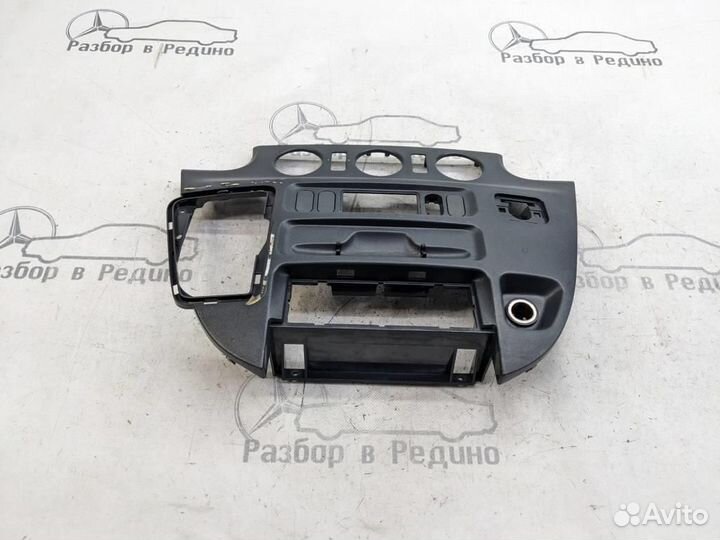 Накладка торпеды w901 Sprinter 611.981