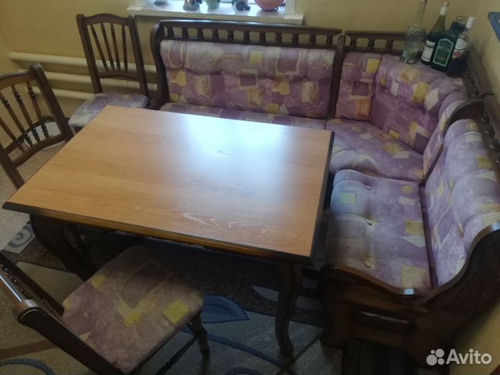 Кухонный уголок со столом и стульями бу
