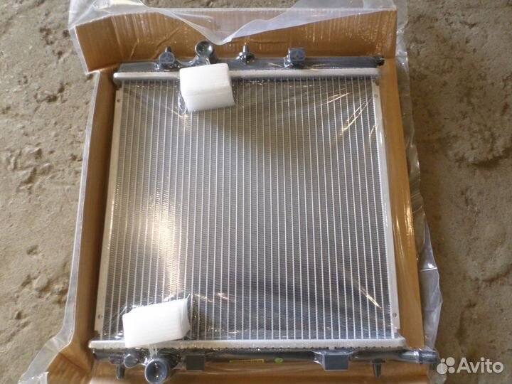 Peugeot 208 радиатор охлаждения