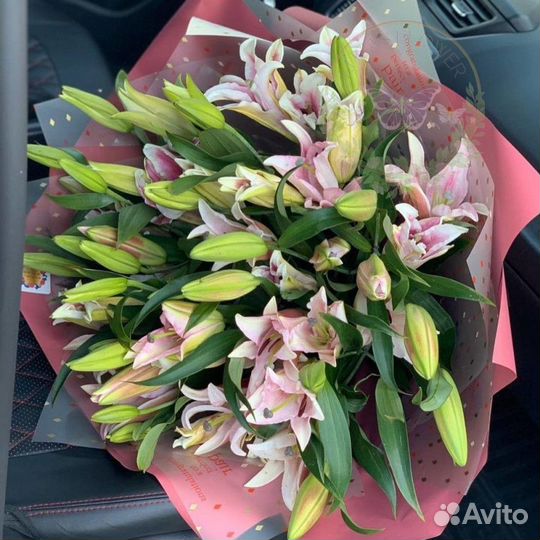 Букеты из лилий