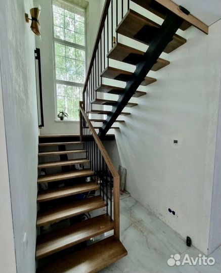 Лестница на металлокаркасе