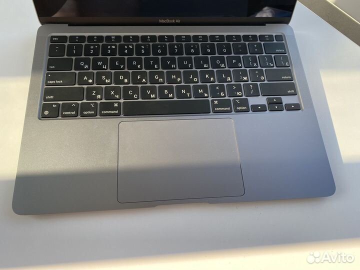 Macbook Air 13, M1, 8/256 GB, почти новый, Space G