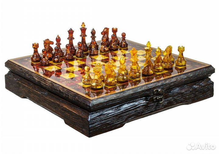 Шахматы из янтаря 