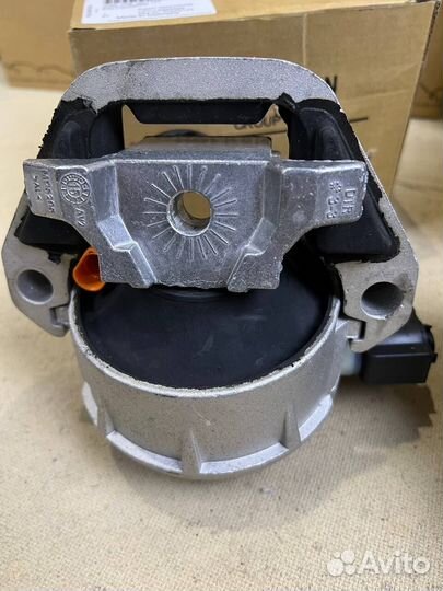 Гидроопора двигателя оригинальная Ауди А7