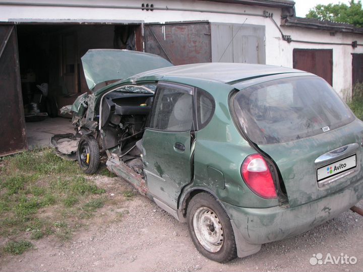 Daihatsu Storia 1.0 AT, 1998, битый, 168 000 км