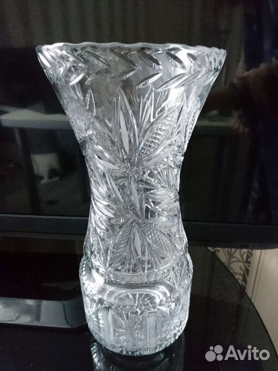 Хрустальная ваза (32см высота)