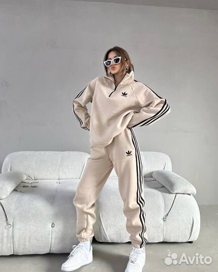 Женский спортивный костюм adidas