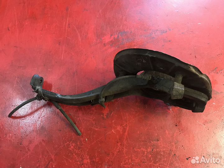 Кулак передний правый Volkswagen Touareg 7L