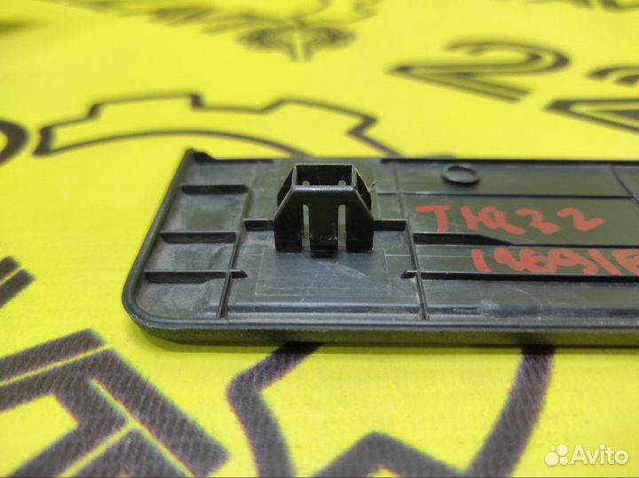 Накладка на порог внешняя передняя левая Nissan