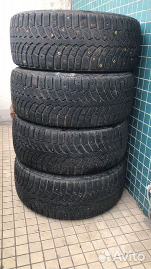 Bridgestone Blizzak Spike-01 225/45 R17