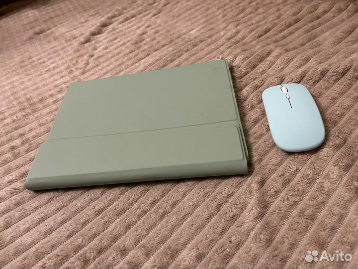 Чехол с клавиатурой и мышь для iPad 10.2