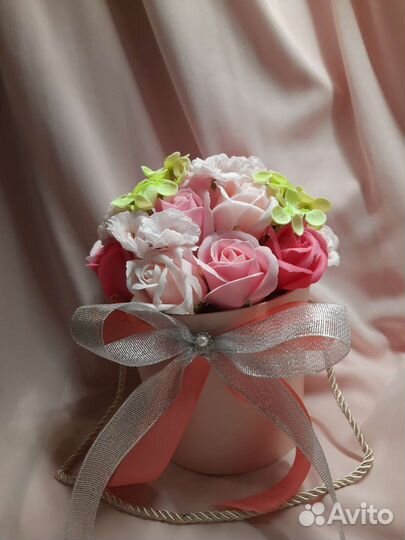 Букет из мыльных роз и других цветов