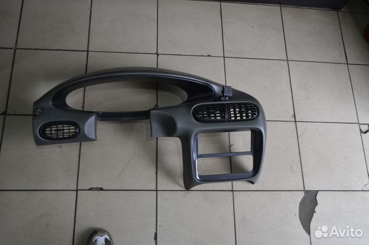 Центральная консоль Dodge Stratus 1