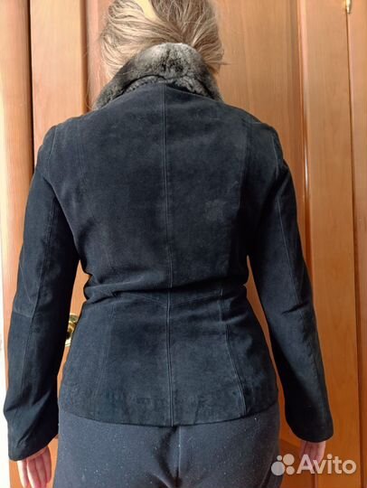 Шуба женская натуральная с воротом из шиншиллы