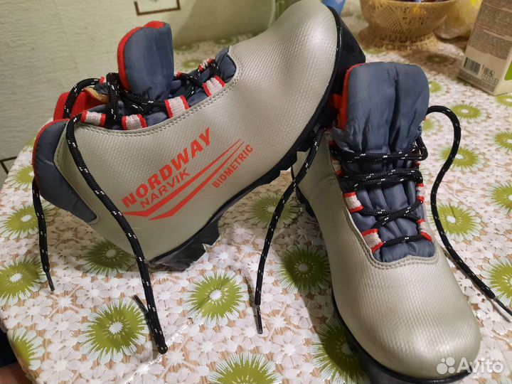 Лыжные ботинки