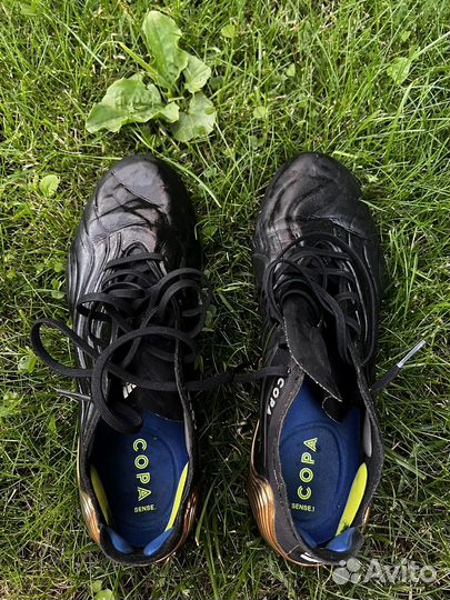 Футбольные бутсы adidas