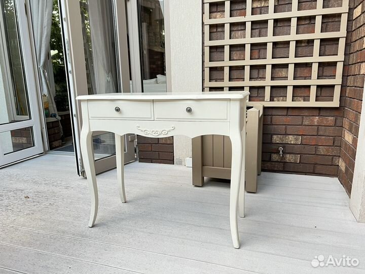 Туалетный столик